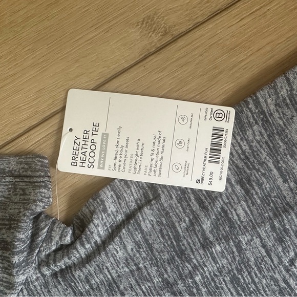 Athleta Breezy Scoop Tee - Picture 2 of 2